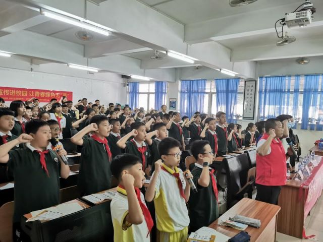 禁毒宣傳進校園，讓青春綠色無毒 (2).jpg