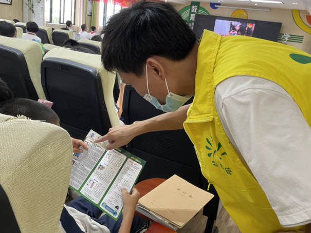 阜沙鎮(zhèn)禁毒信息〔2022〕第260期--【禁毒攻堅(jiān)】“護(hù)航青春助成長(zhǎng)”—阜沙羅松小學(xué)開展禁毒宣講活動(dòng)