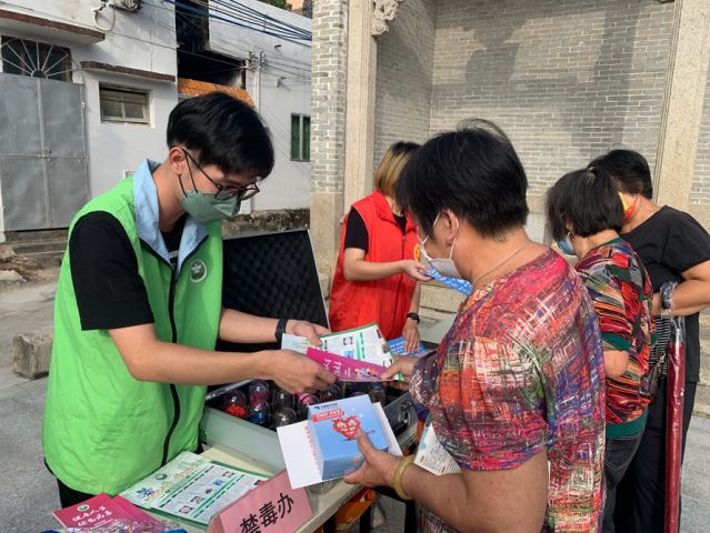 三鄉(xiāng)鎮(zhèn)開展“宣傳禁毒進(jìn)小家，‘無毒’社區(qū)靠大家”活動(dòng)照片3.jpg