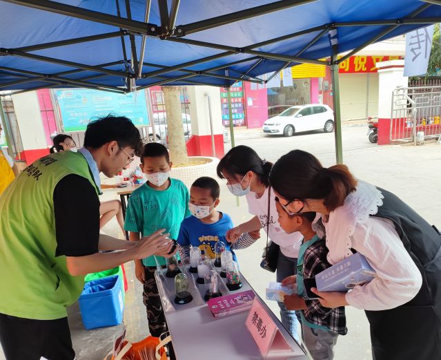 三鄉(xiāng)鎮(zhèn)開展“親子游園樂融融，大手小手齊禁毒“宣傳活動圖片3.jpg
